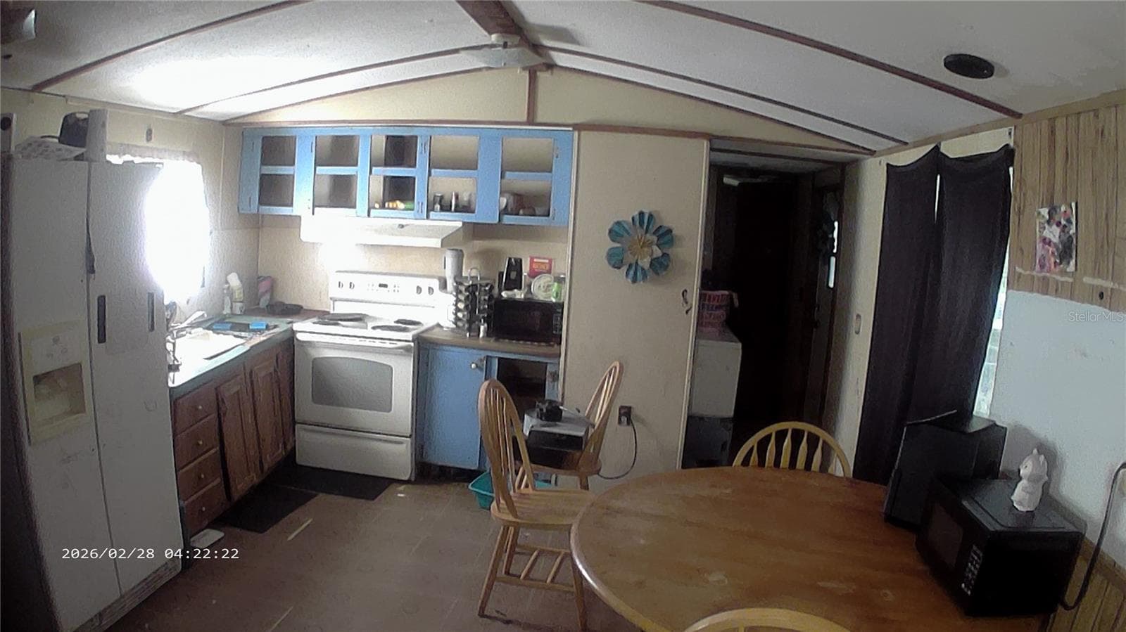 Manufactured Home at 16979 SE 6TH LN, SILVER SPRINGS, photo 9 of 17