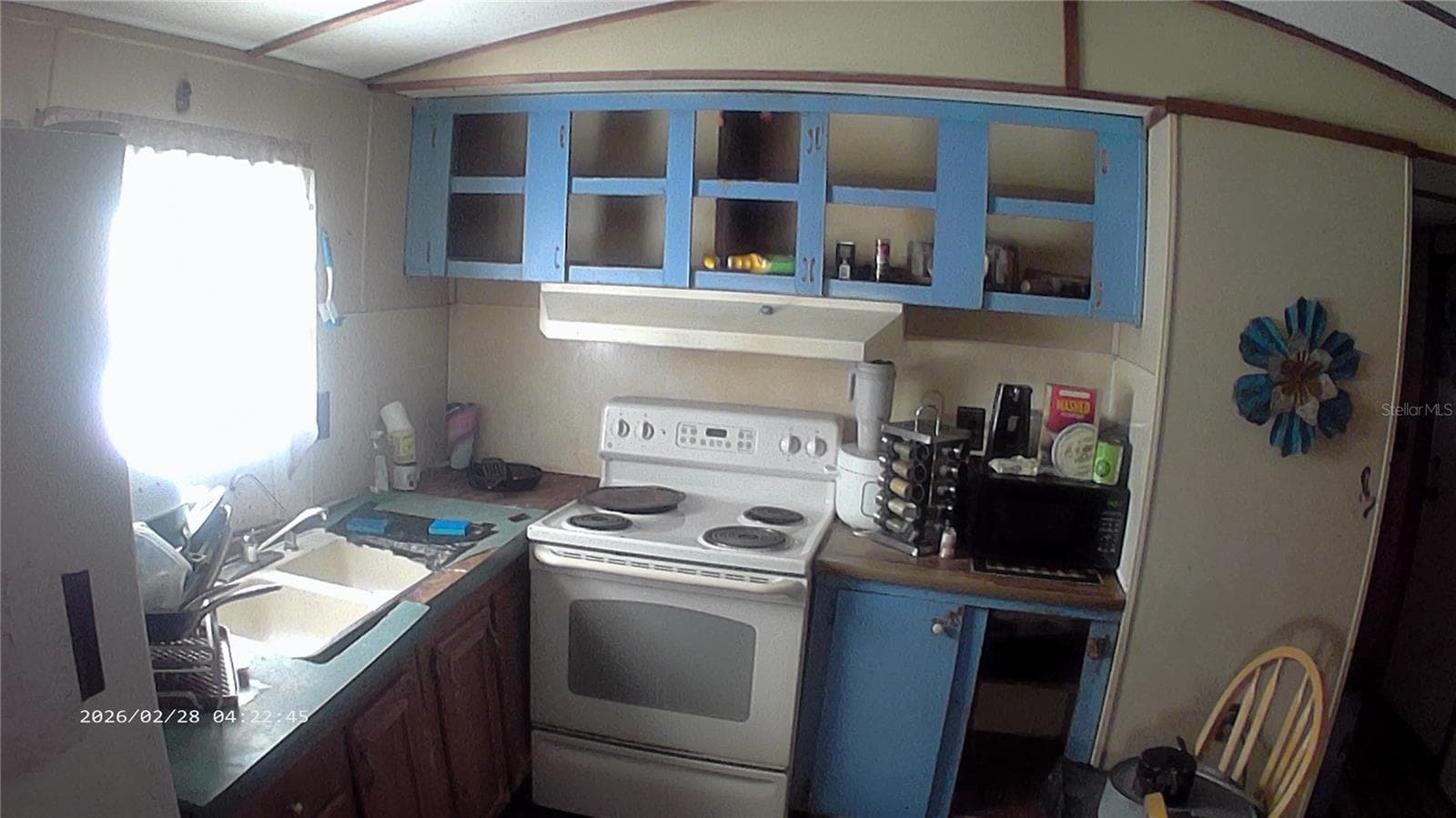 Manufactured Home at 16979 SE 6TH LN, SILVER SPRINGS, photo 10 of 17