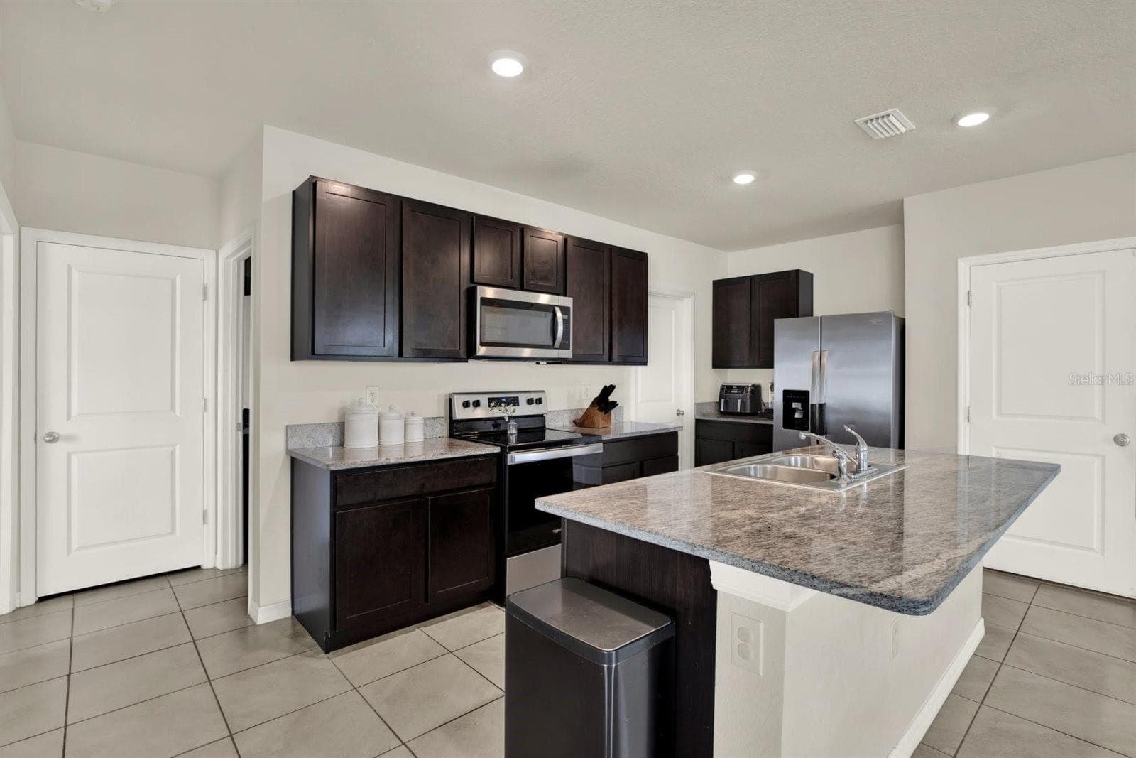 Granite Counter Tops - 34047 JASPER STONE DR, WESLEY CHAPEL