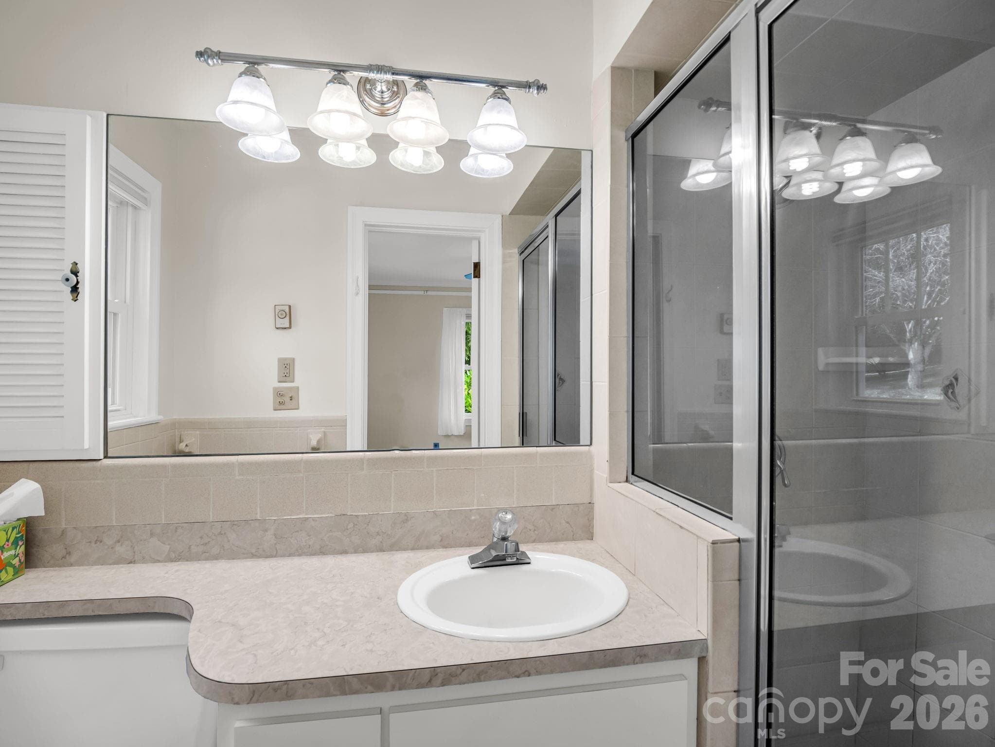 Guest Ensuite Full Bath - 370 Orchard Circle, Laurel Park