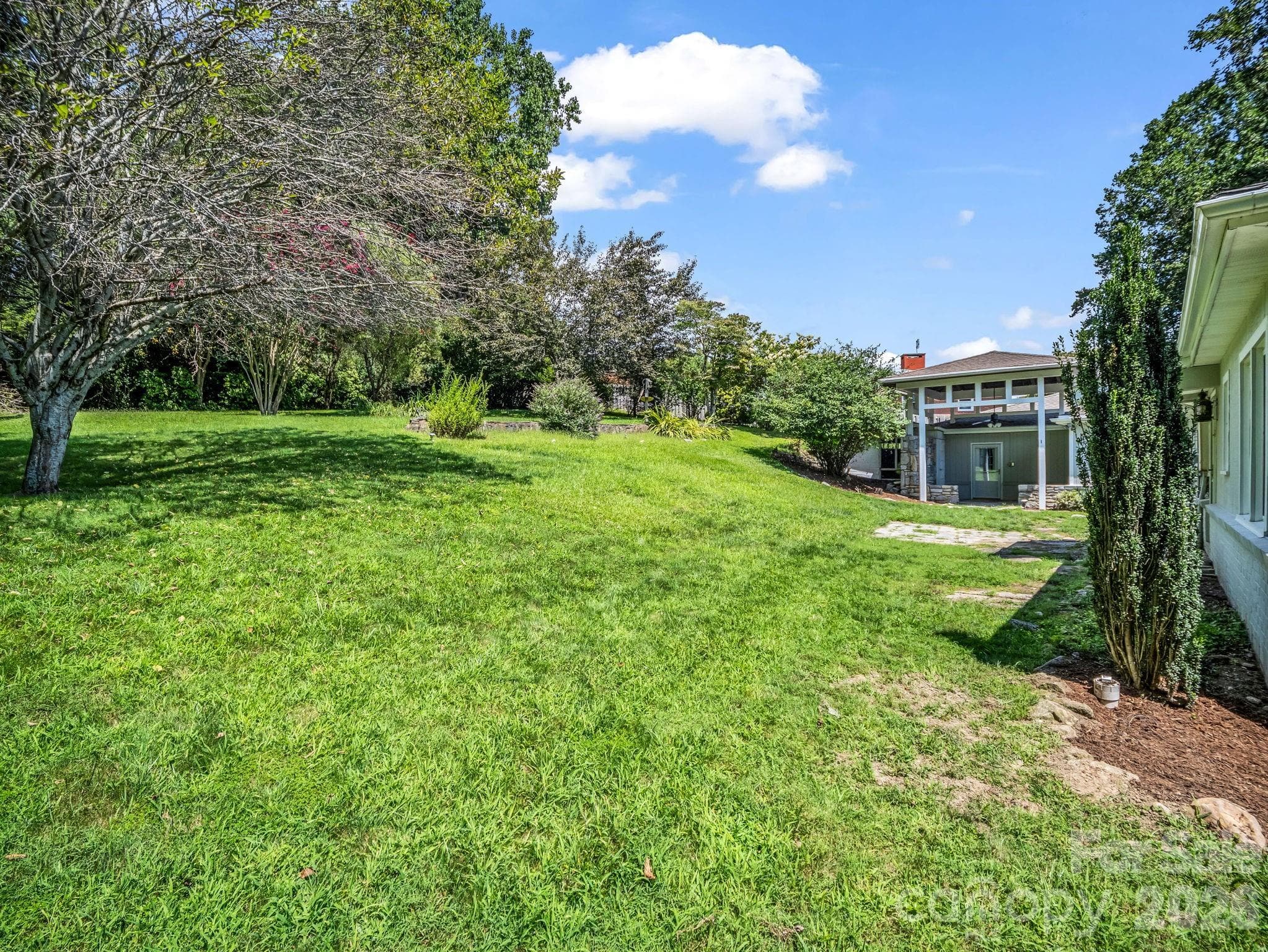 Private back yard - 370 Orchard Circle, Laurel Park
