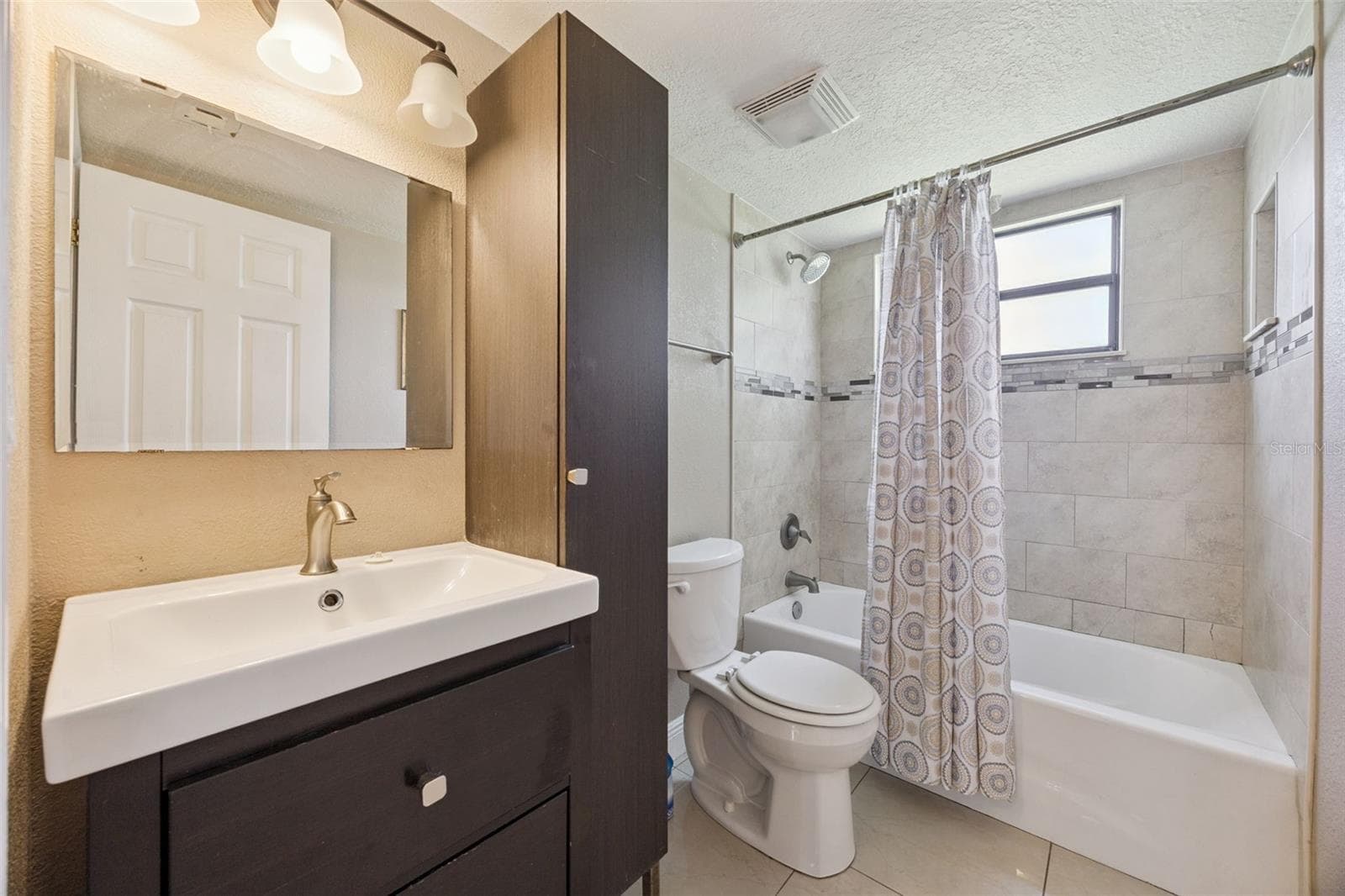 Full Bathroom 2 - 3023 RIO GRANDE TRL #3023, KISSIMMEE
