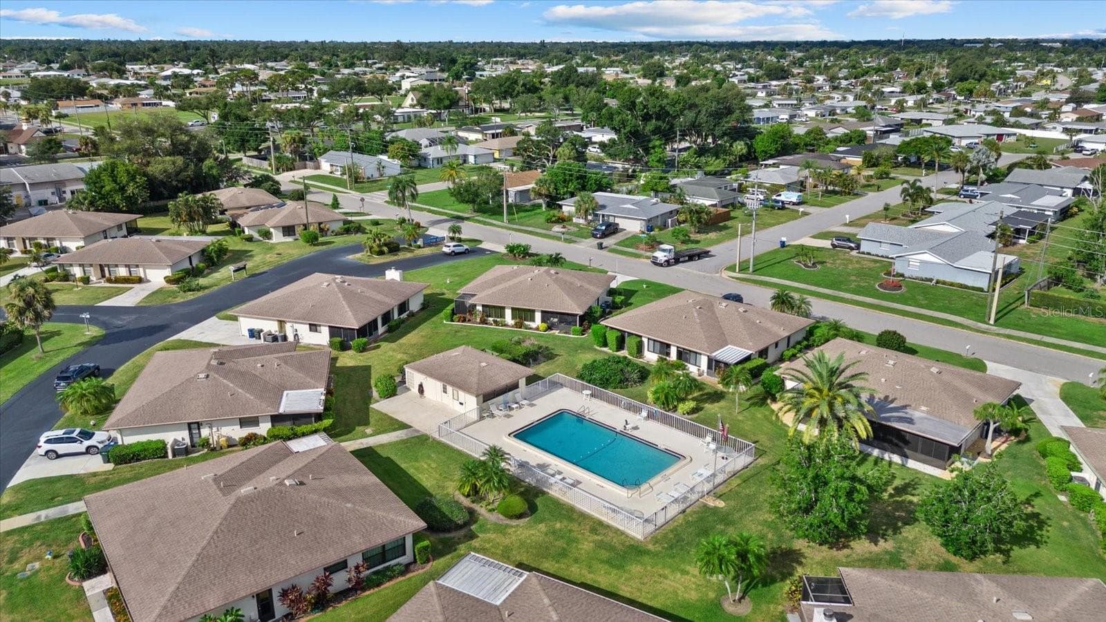 community pool - 773 VIVIENDA SOUTH CT #8, VENICE