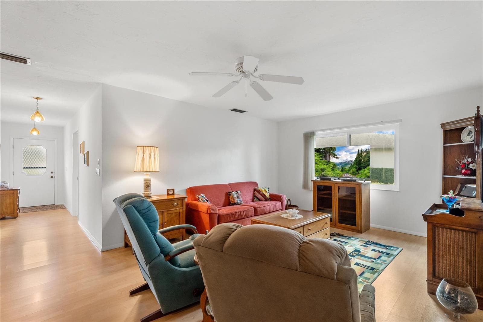living room - 773 VIVIENDA SOUTH CT #8, VENICE