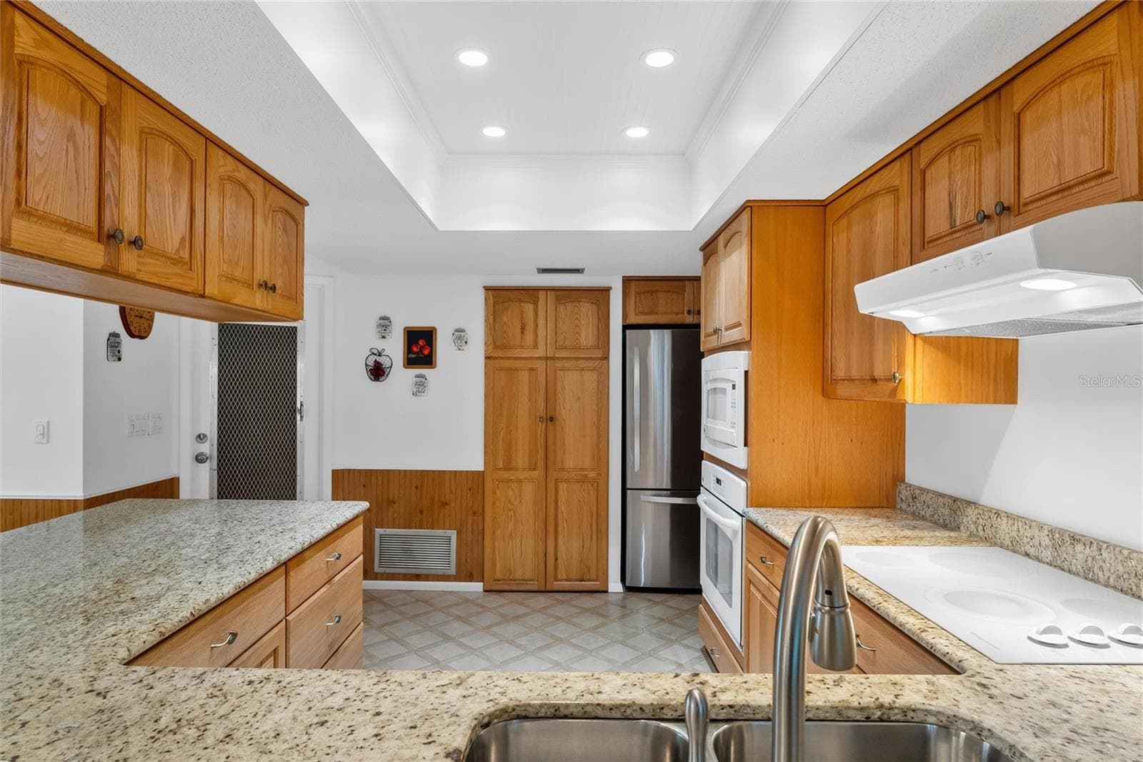 the long cabinet is the pantry door! - 773 VIVIENDA SOUTH CT #8, VENICE