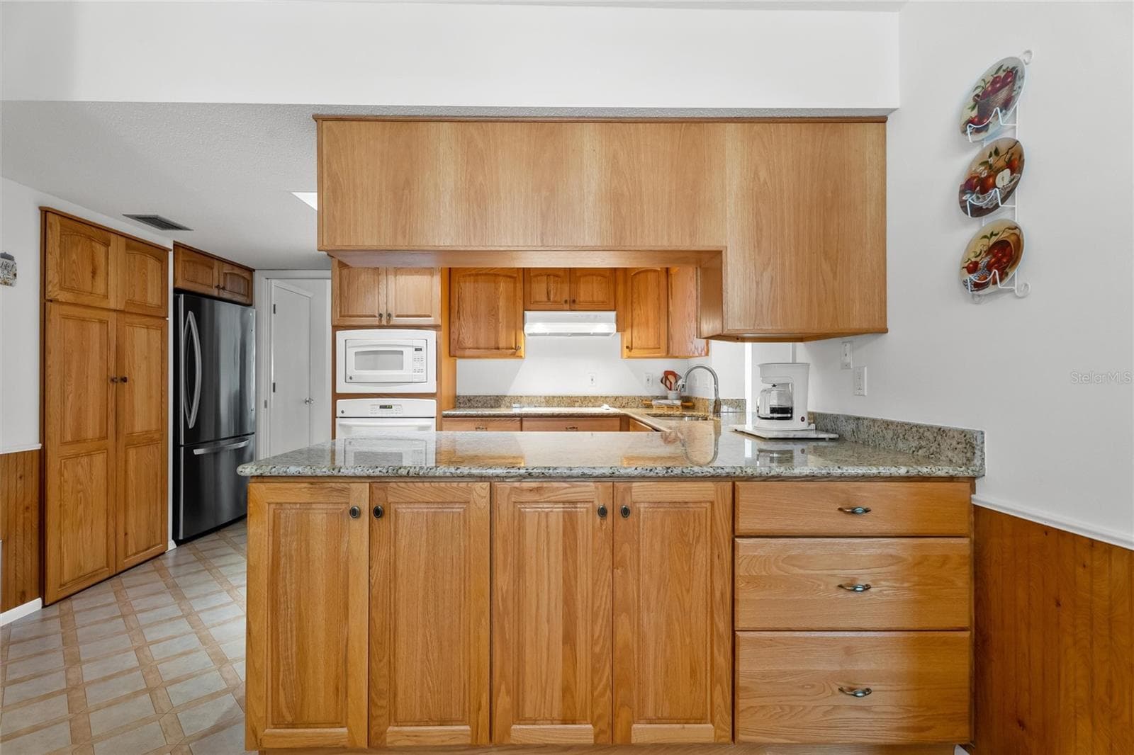 lots of kitchen storage - 773 VIVIENDA SOUTH CT #8, VENICE