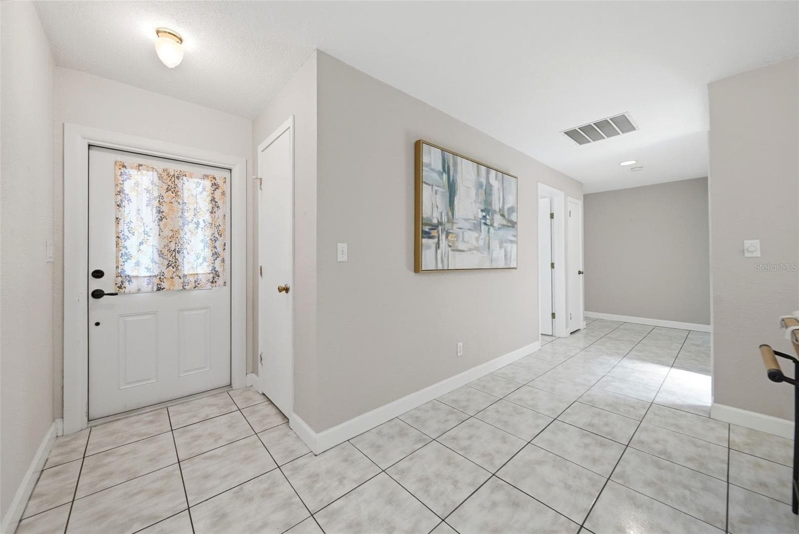 Light and bright entry. - 1540 E HORATIO AVE, MAITLAND