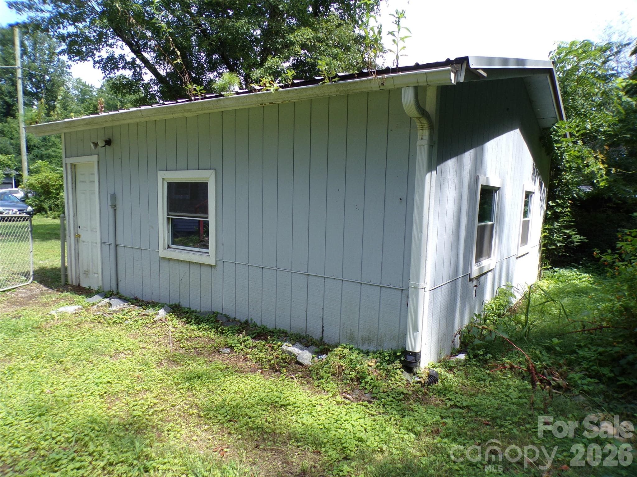 Side and rear view of garage - 2131 Somerset Drive, Hendersonville