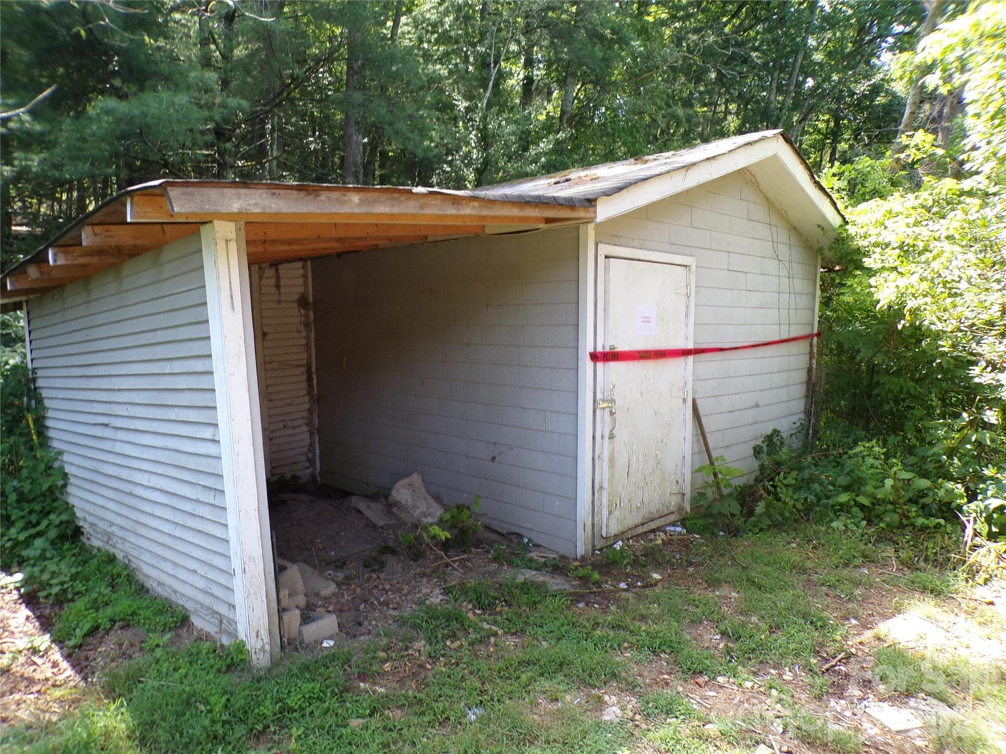 Shed - 2131 Somerset Drive, Hendersonville
