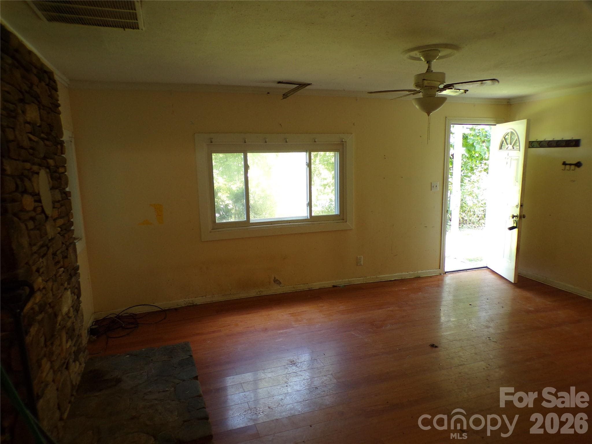 Living room - 2131 Somerset Drive, Hendersonville
