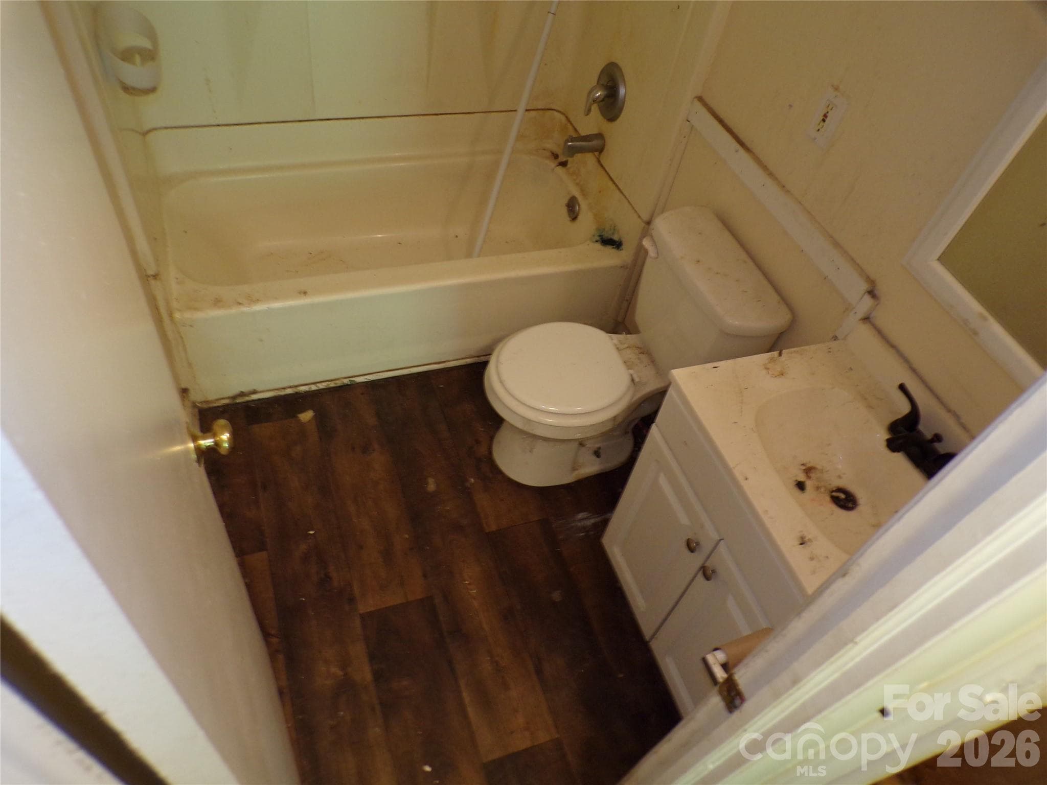 Main bathroom - 2131 Somerset Drive, Hendersonville