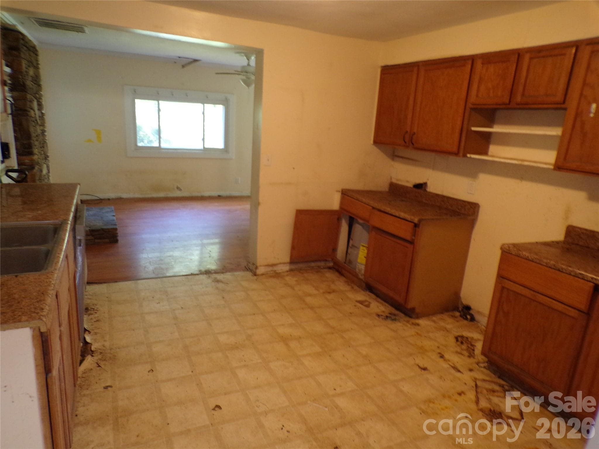 kitchen - 2131 Somerset Drive, Hendersonville
