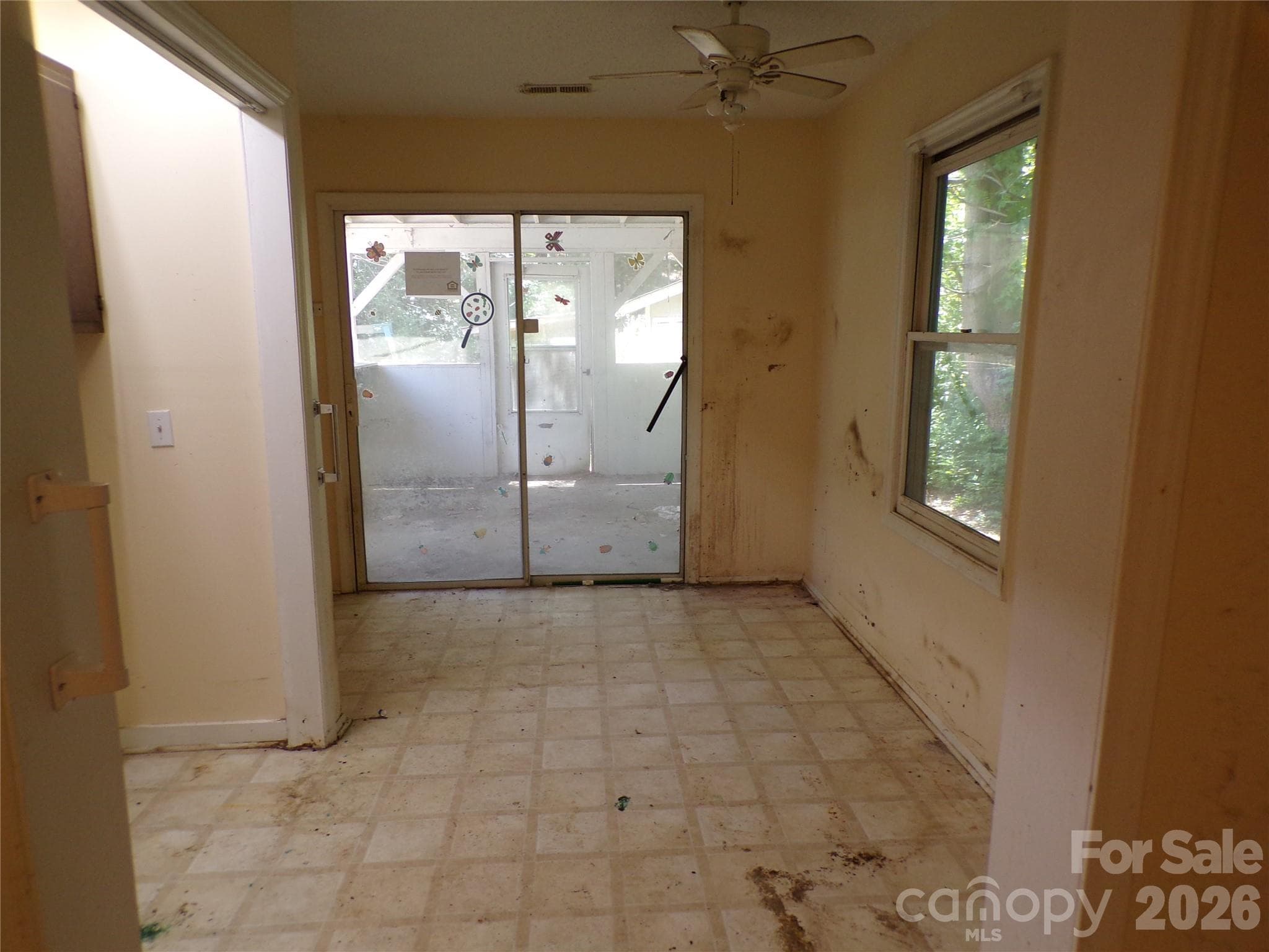 Dining area - 2131 Somerset Drive, Hendersonville