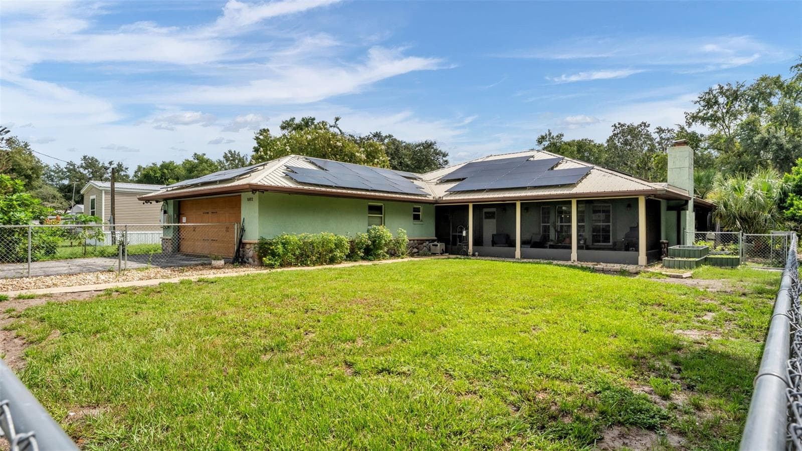1002 W LAKE MARION RD