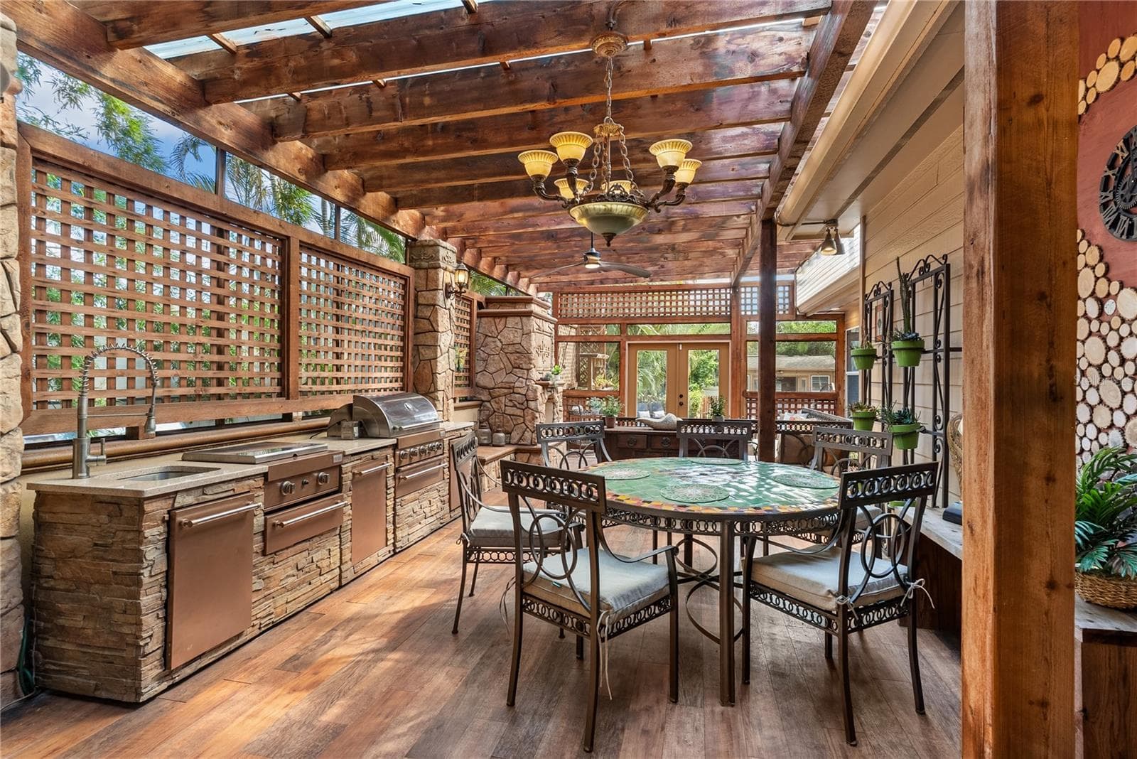 Outdoor Kitchen & Covered Dining Lanai - 20 BOGIE LN, PALM HARBOR