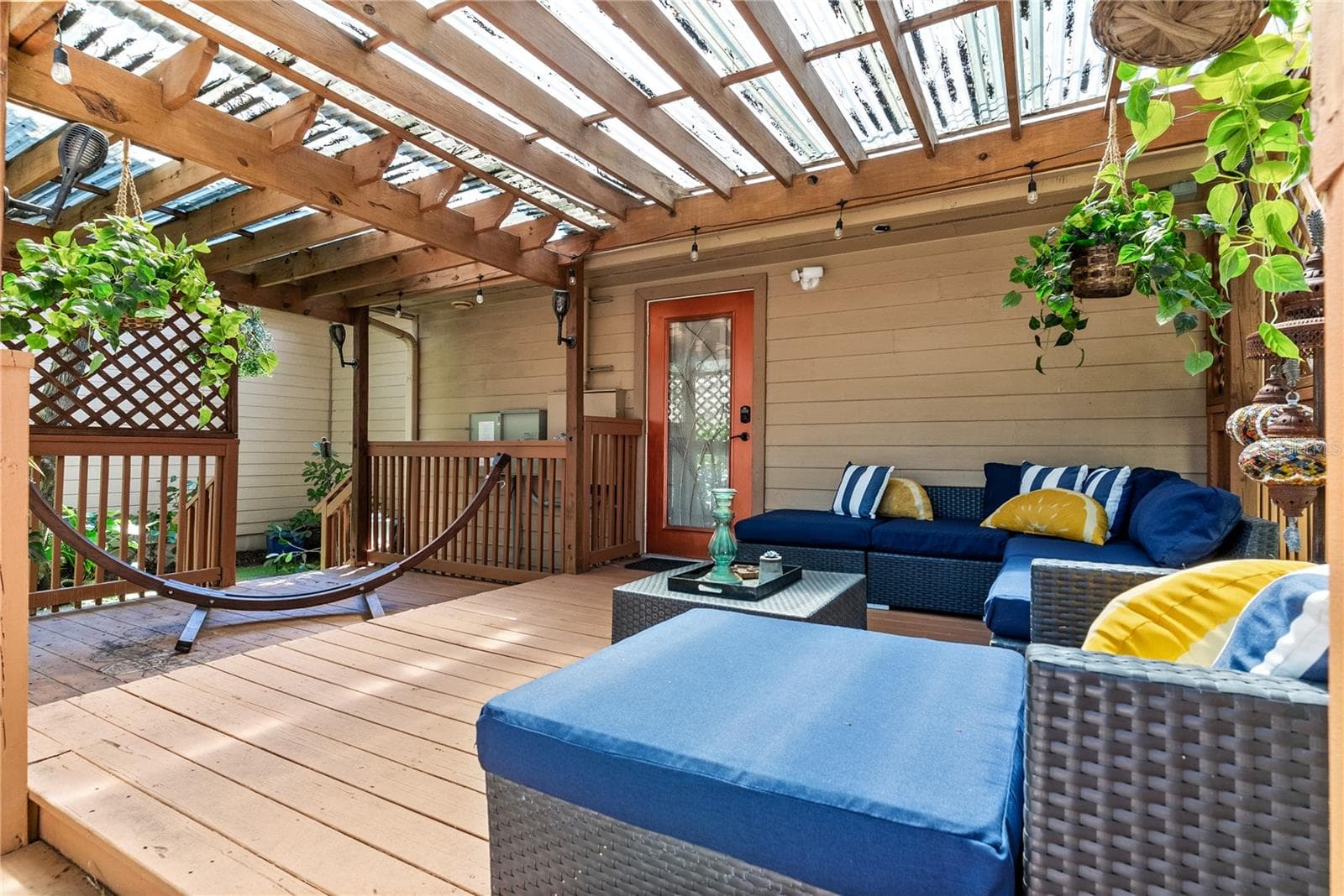 Covered Terrace with Pergola - 20 BOGIE LN, PALM HARBOR