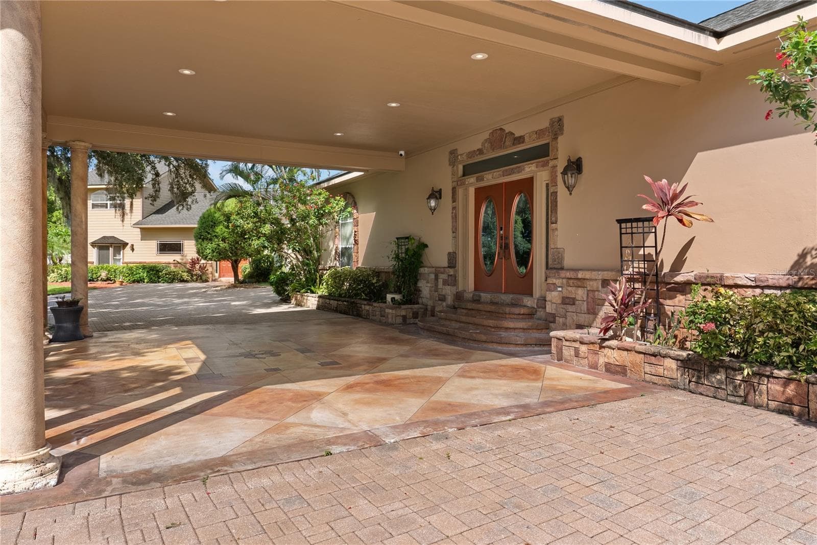 Porte-Cochere Covered Entry - 20 BOGIE LN, PALM HARBOR