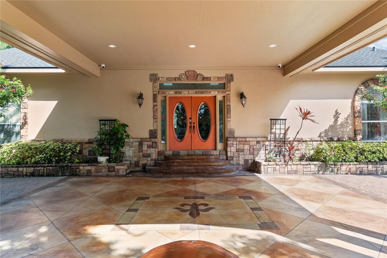 Front Entry with Custom Double Doors - 20 BOGIE LN, PALM HARBOR
