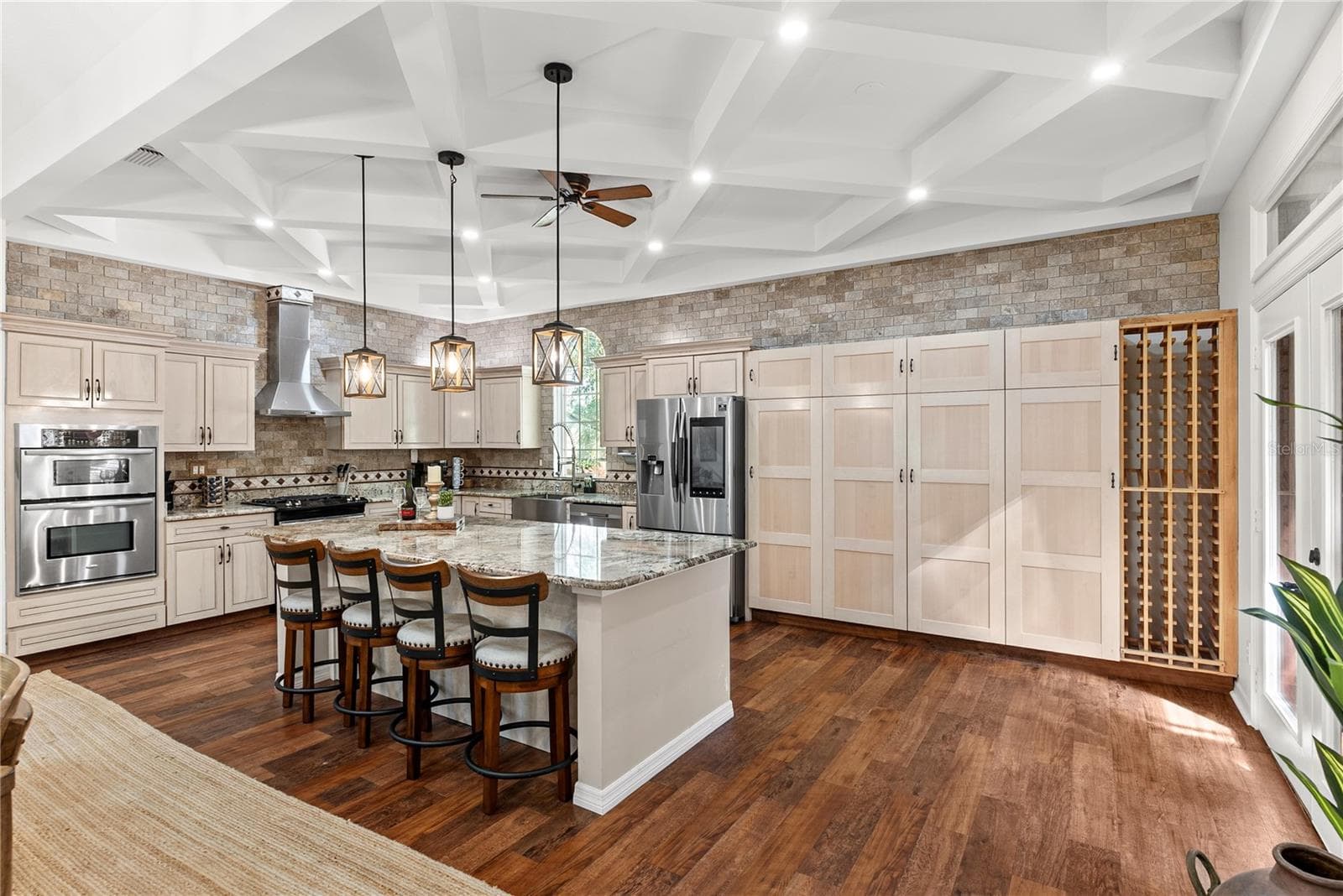 Kitchen with Coffered Ceiling - 20 BOGIE LN, PALM HARBOR