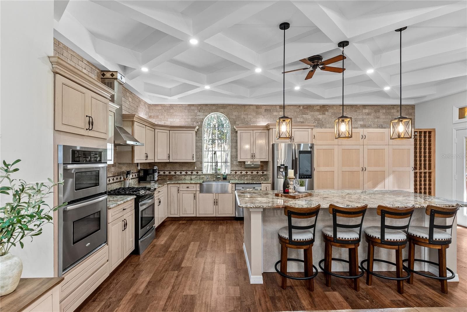 Chef's Kitchen with Island Seating - 20 BOGIE LN, PALM HARBOR