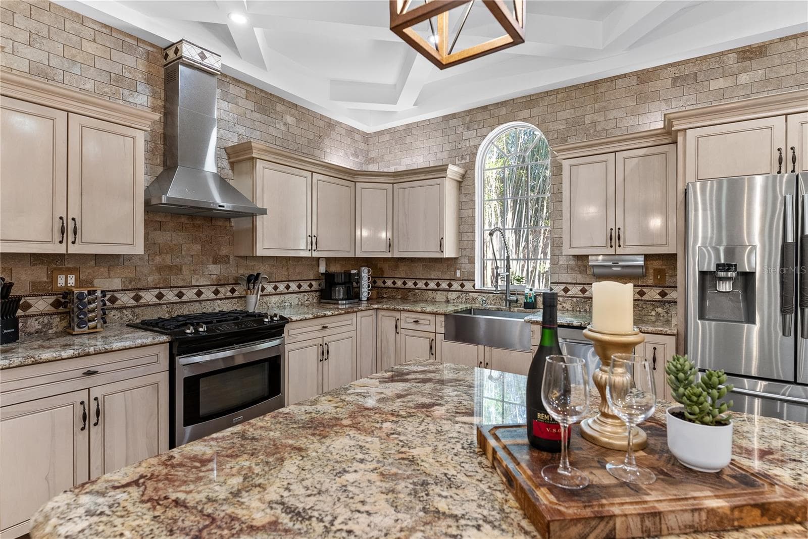 Chef's Kitchen with Granite Island - 20 BOGIE LN, PALM HARBOR