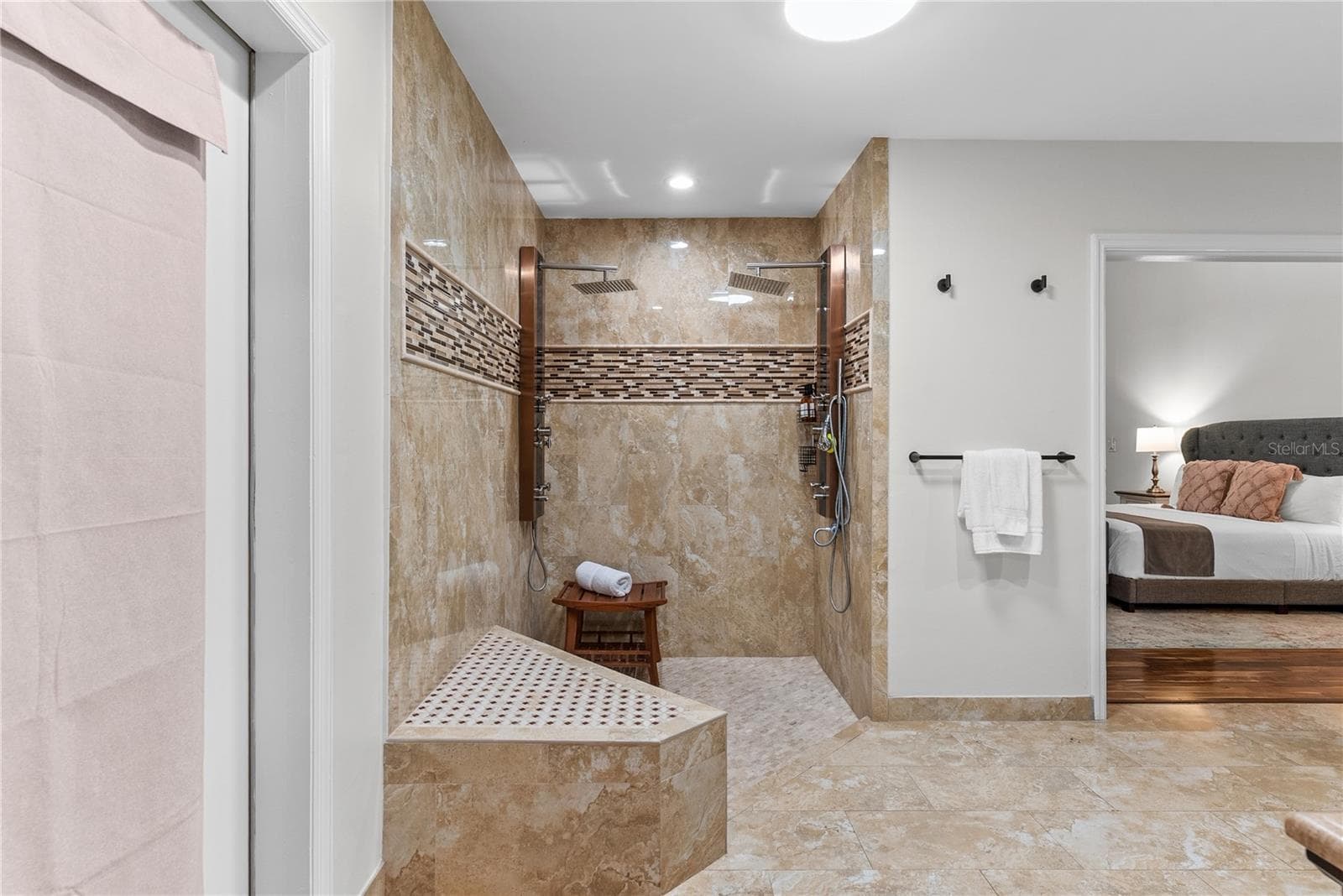 Owner's Bath Walk-In Shower - 20 BOGIE LN, PALM HARBOR