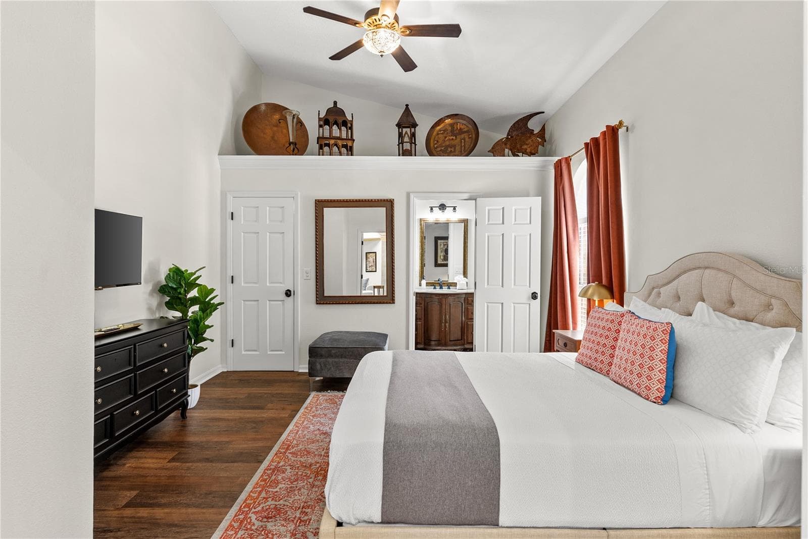 Guest Bedroom with En-Suite Bath - 20 BOGIE LN, PALM HARBOR