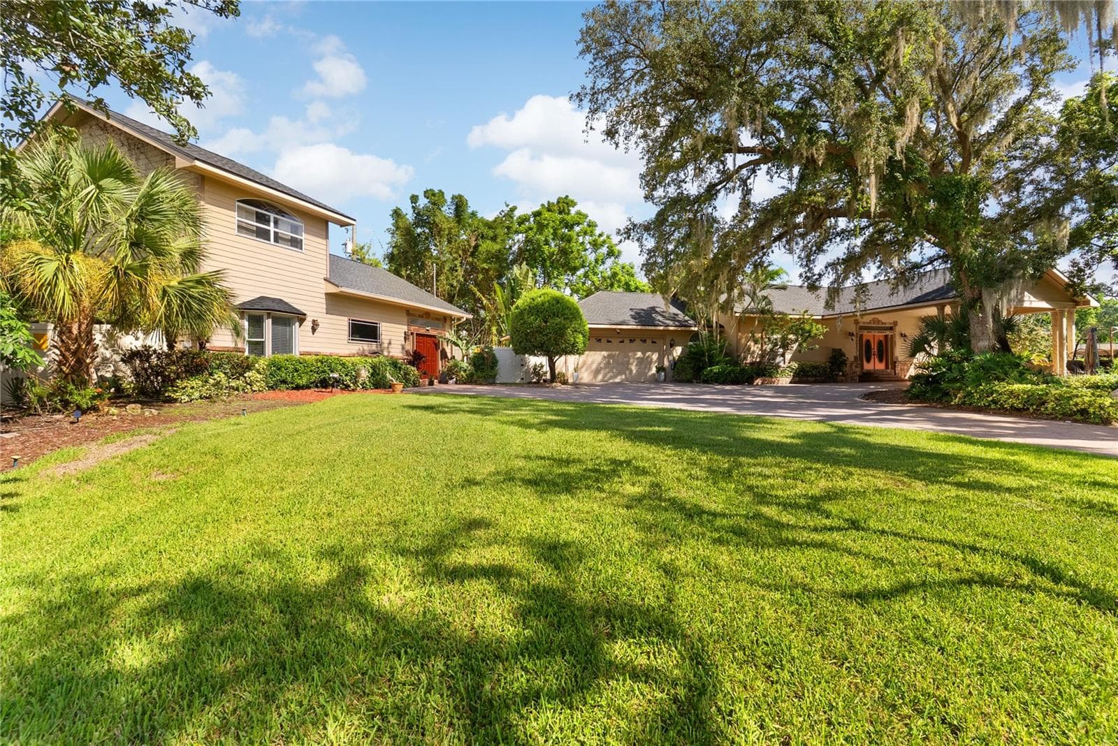 Rear Grounds & Mature Oaks - 20 BOGIE LN, PALM HARBOR