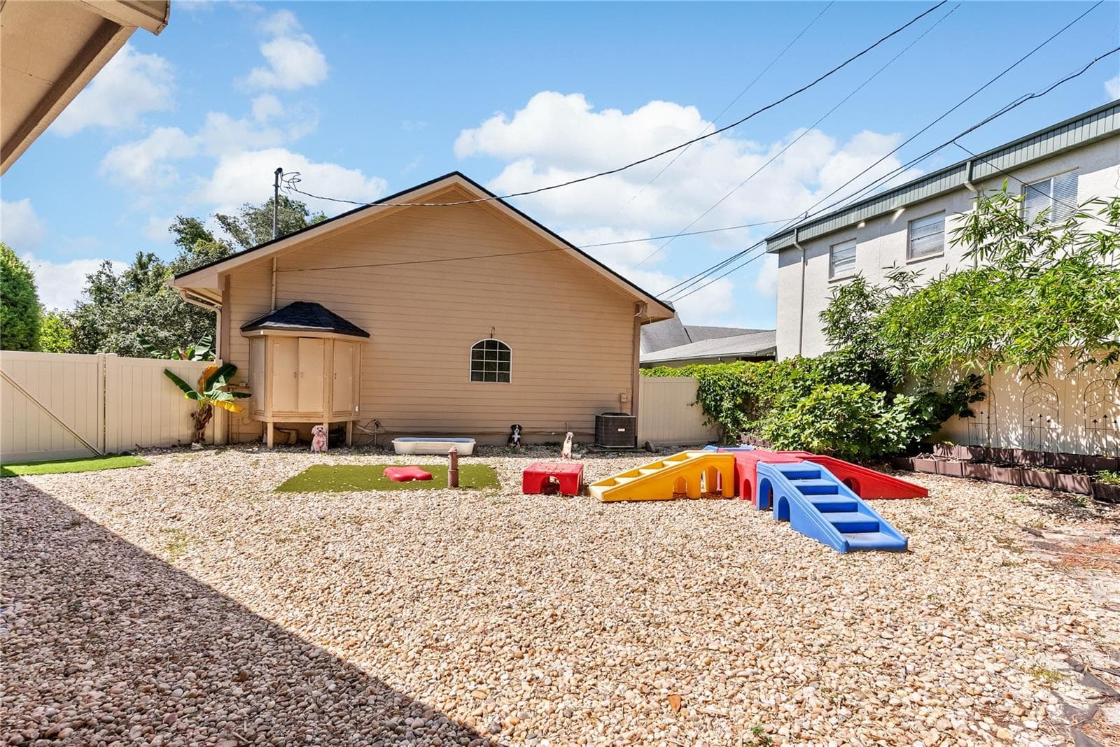 Fenced Yard & Play Area - 20 BOGIE LN, PALM HARBOR
