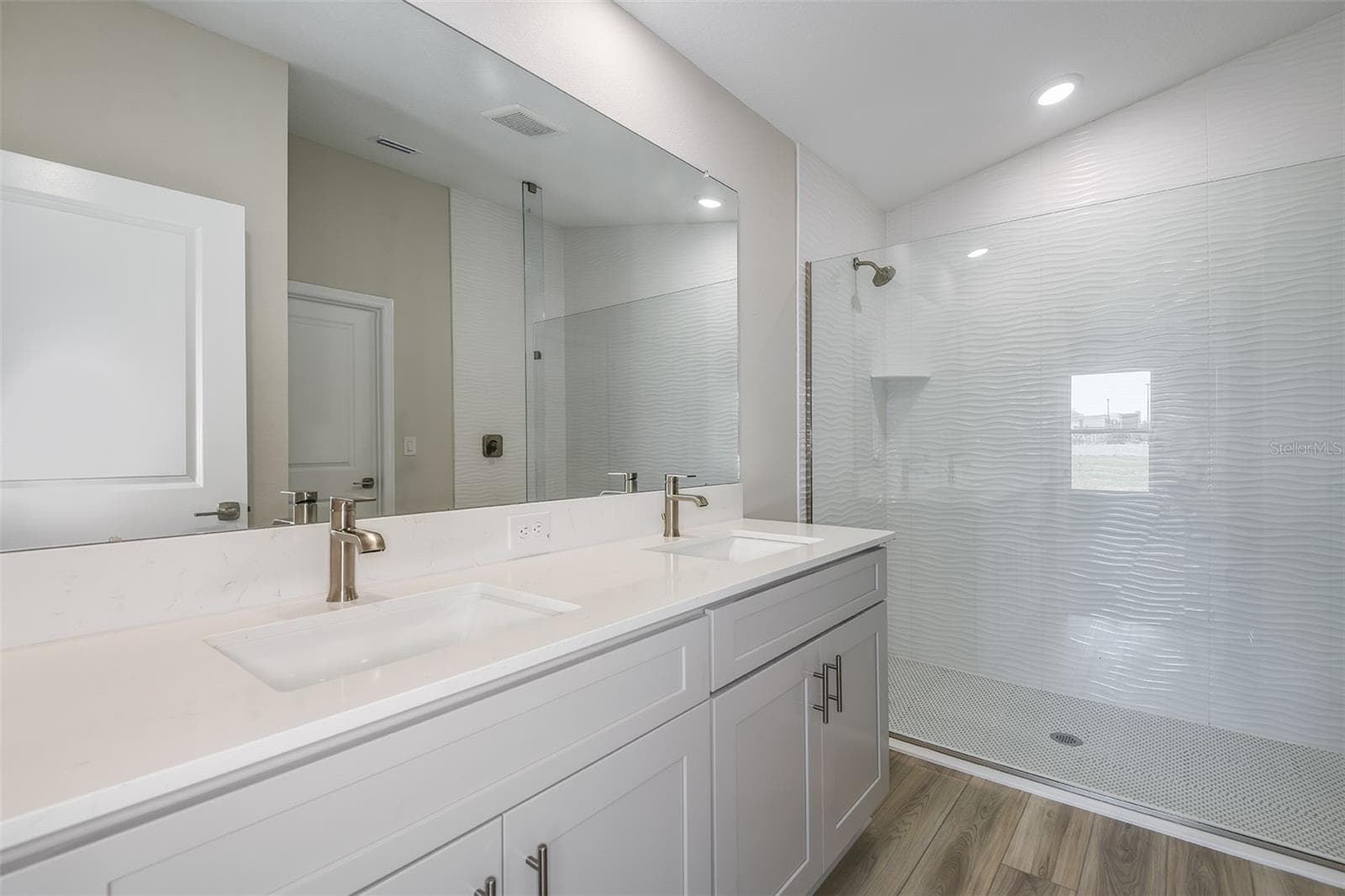 Single Family Residence at 6085 SW 96TH PL, OCALA, photo 6 of 27