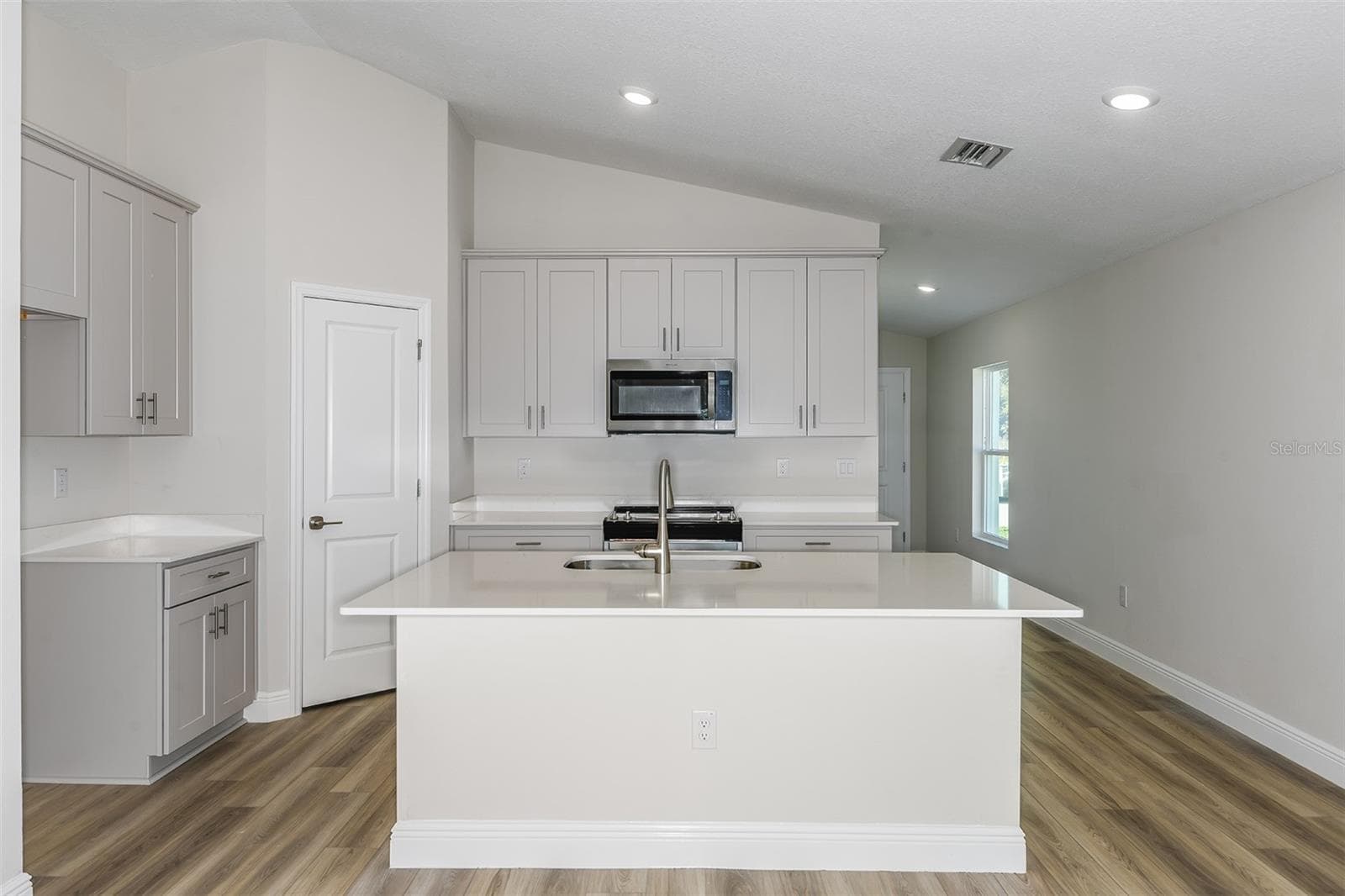 Single Family Residence at 6085 SW 96TH PL, OCALA, photo 11 of 27