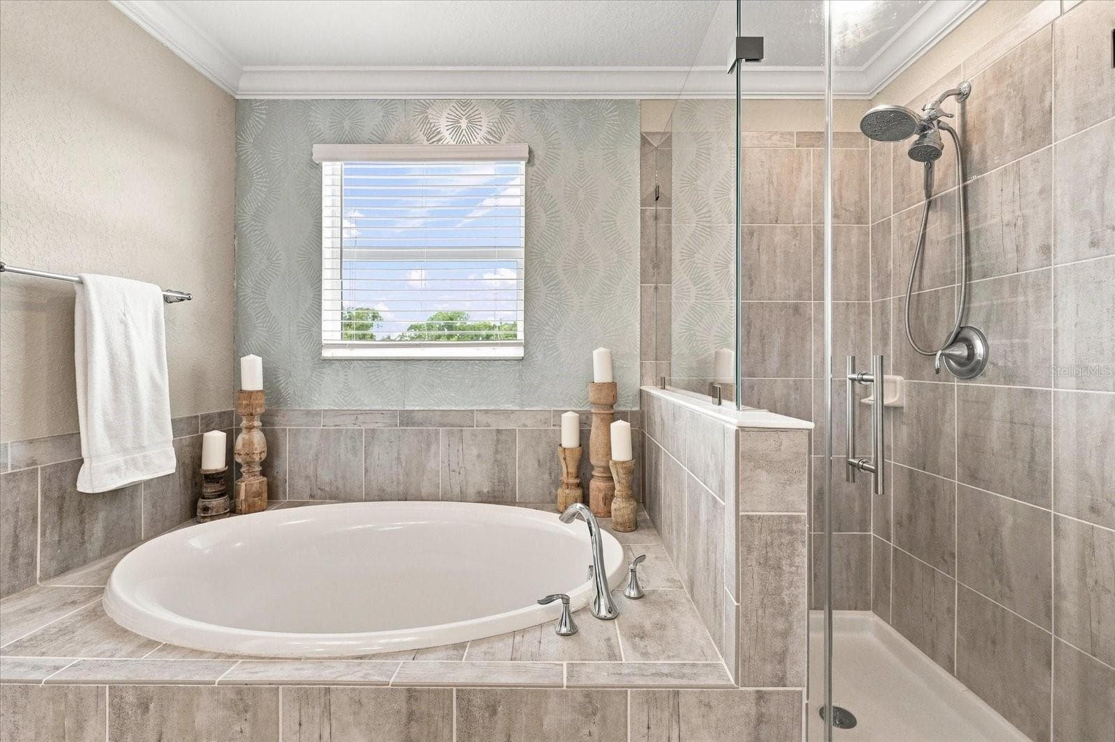 SOAKING TUB - 2528 STARWOOD CT, LAKEWOOD RANCH