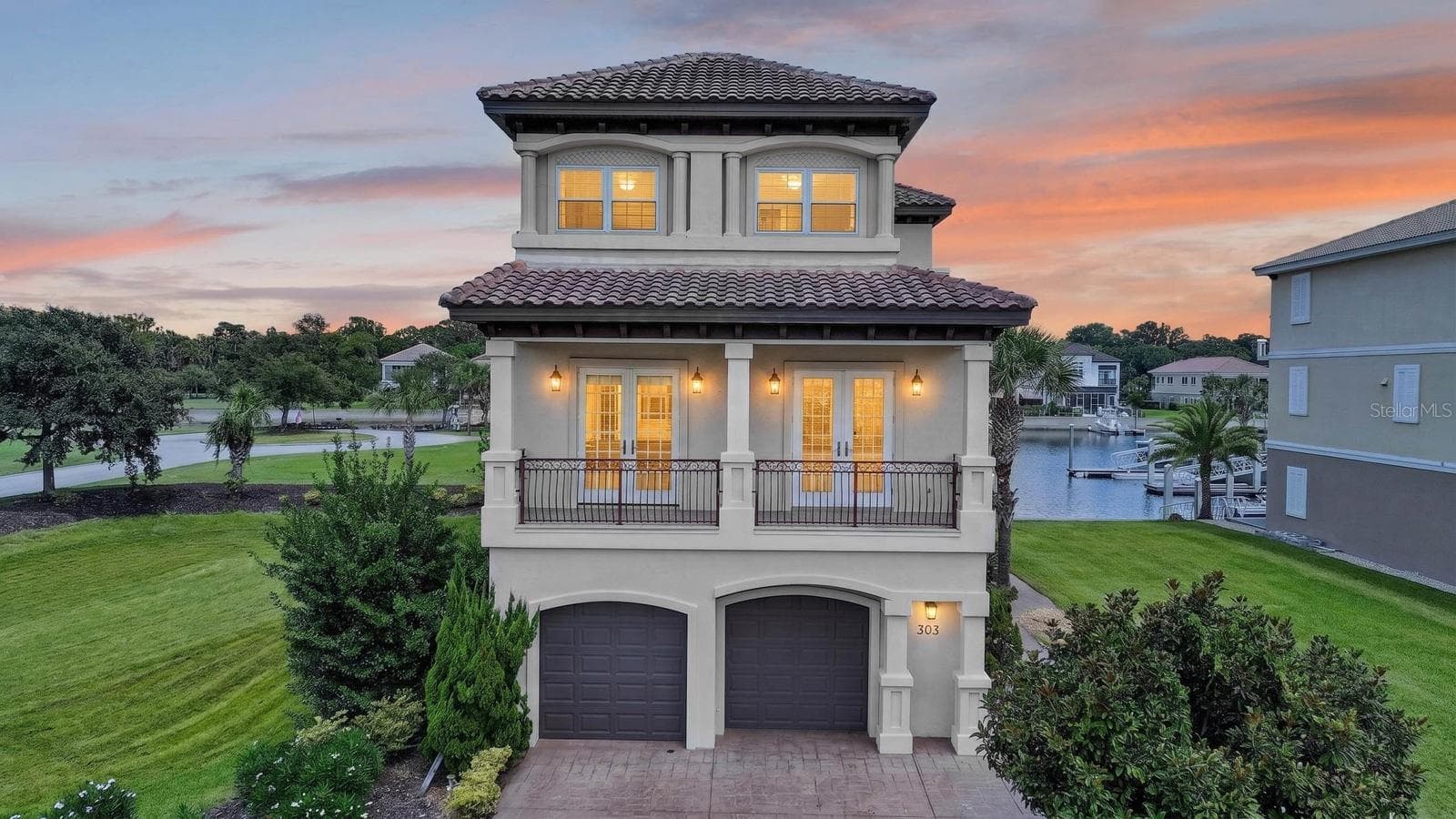 303 YACHT HARBOR DR