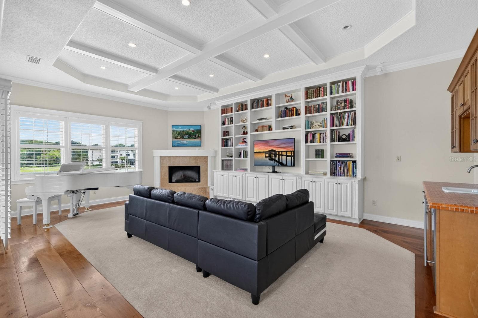 A family room made for the moments that matter most... gathering, relaxing and simply being together. - 303 YACHT HARBOR DR, PALM COAST