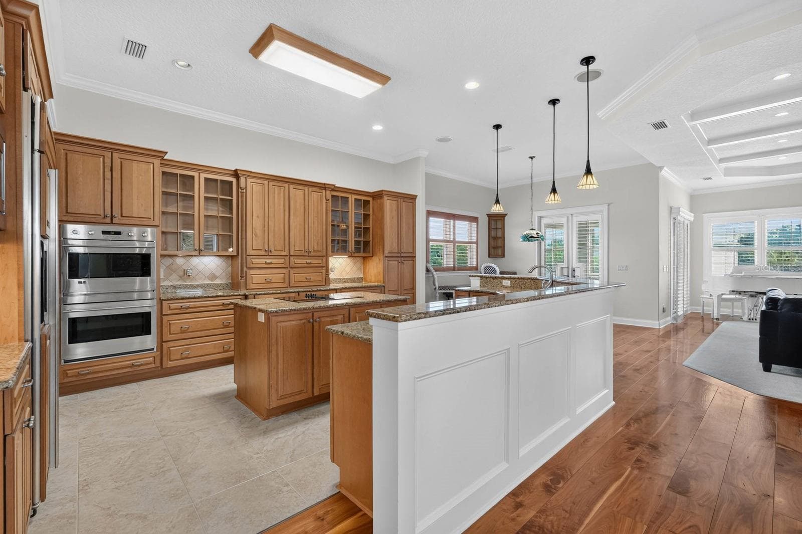 Made for the chef and everyone who gathers around them... an expansive kitchen with incredible storage, generous prep space, double ovens and room to entertain. - 303 YACHT HARBOR DR, PALM COAST