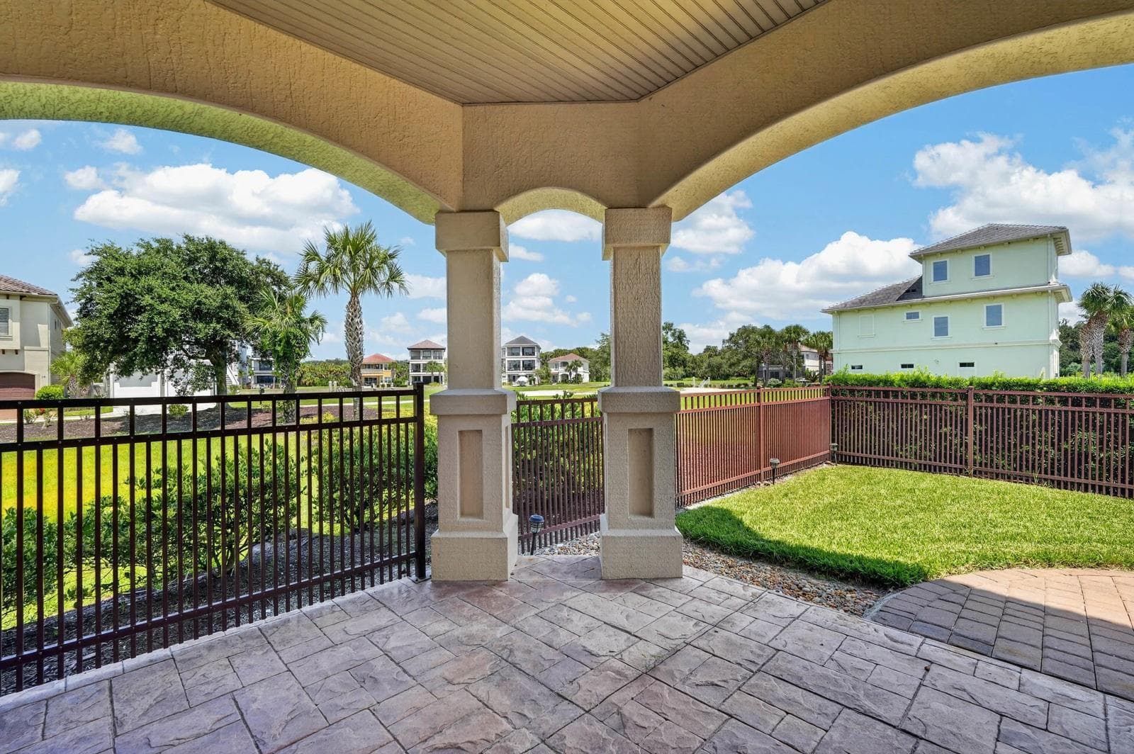 Enjoy the green space without the weekend chores... the HOA maintains the lawn and seawall. - 303 YACHT HARBOR DR, PALM COAST