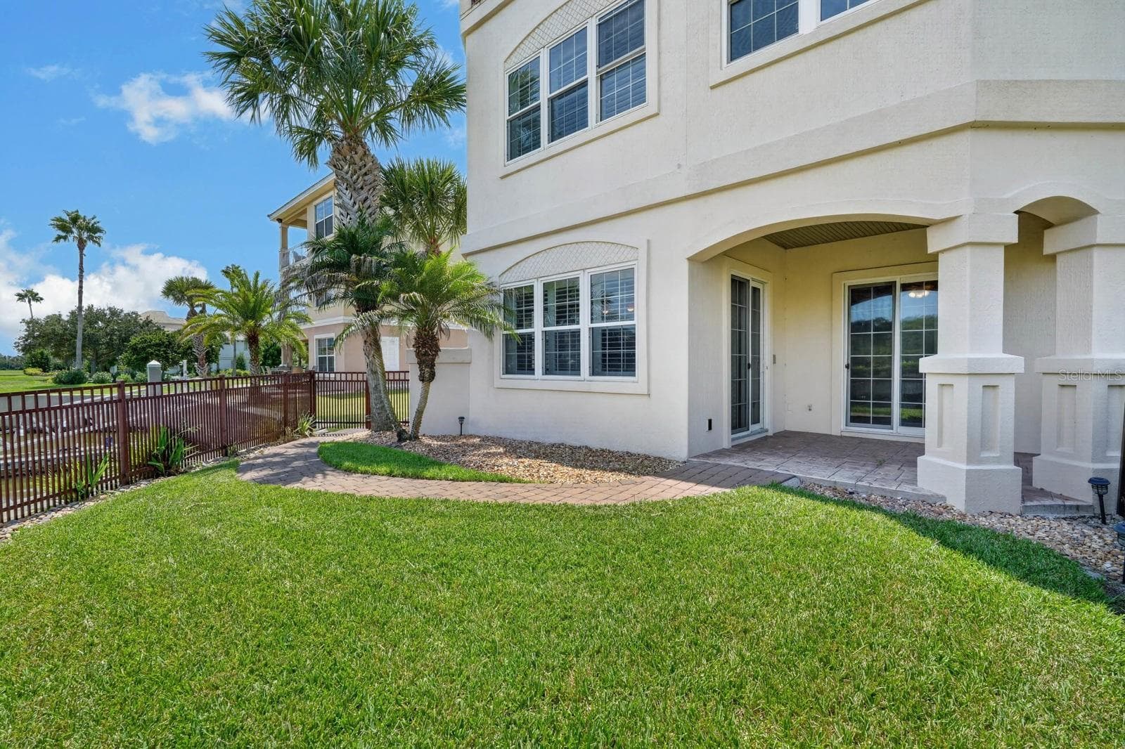 Enjoy the green space without the weekend chores... the HOA maintains the lawn and seawall. - 303 YACHT HARBOR DR, PALM COAST