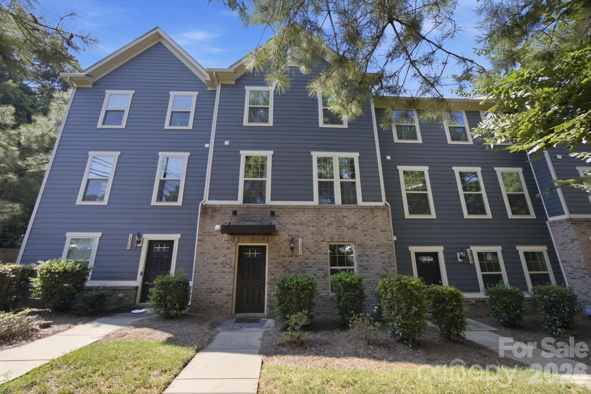 1321 Queen Lyon Court