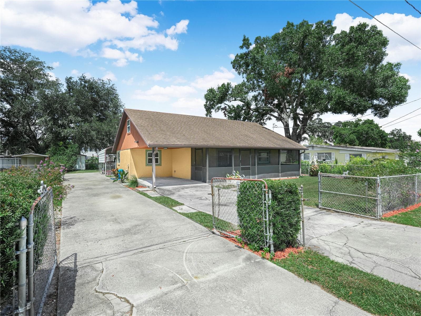 Single Family Residence at 1213 CHEROKEE DR, KISSIMMEE, photo 2 of 19