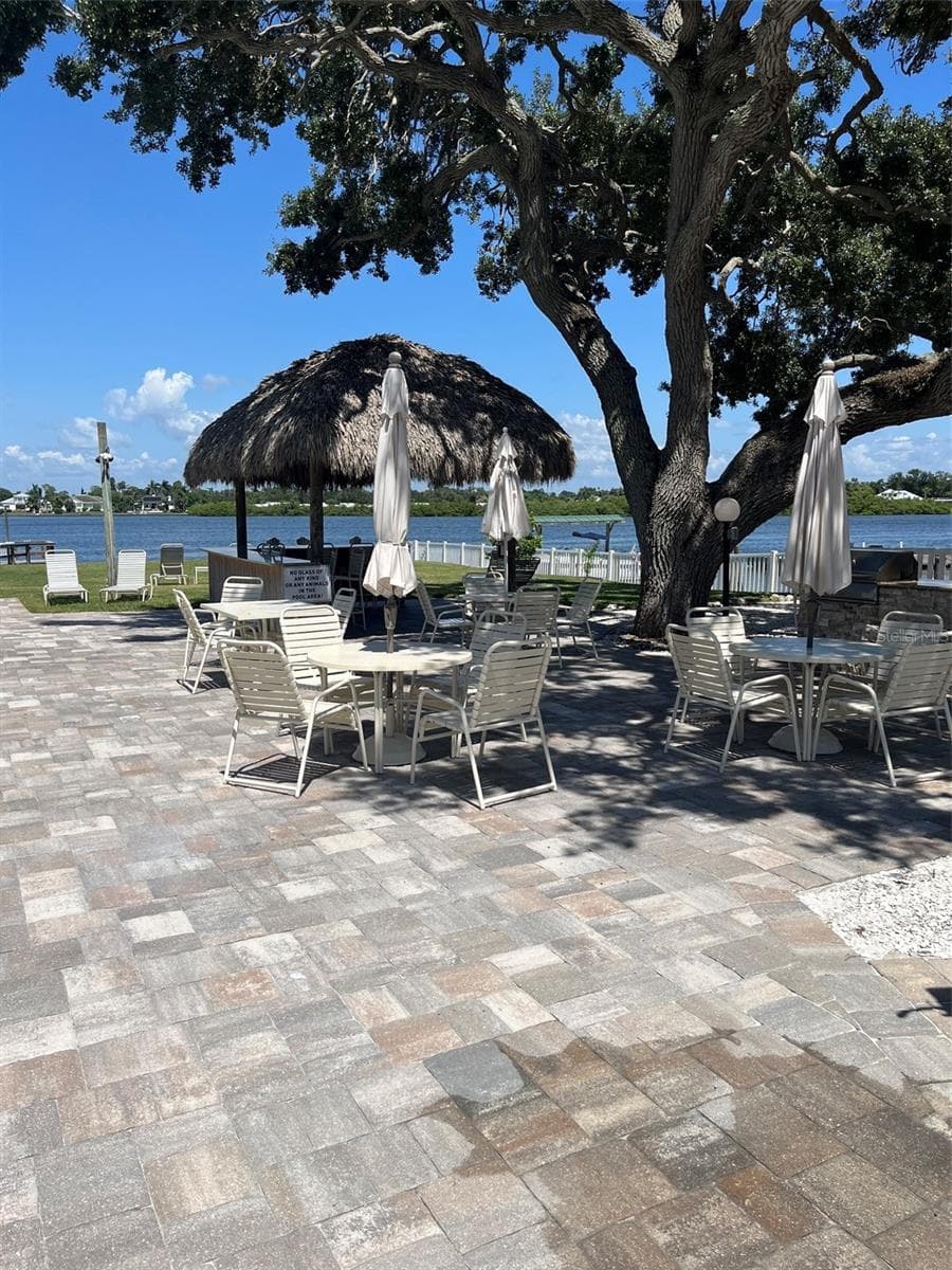 Cabana bar and tables - 5955 MIDNIGHT PASS RD #21E, SARASOTA