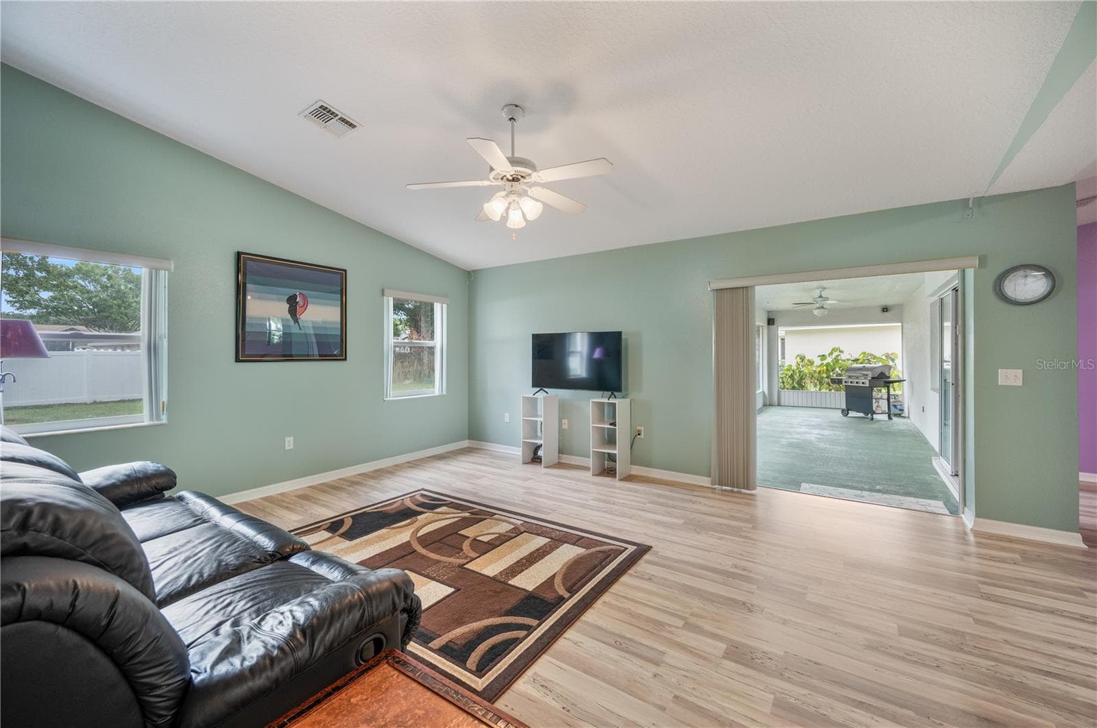 Large Family Room Opens up to lanai with pocket sliders - 1660 GAMEWELL TRL, LAKELAND