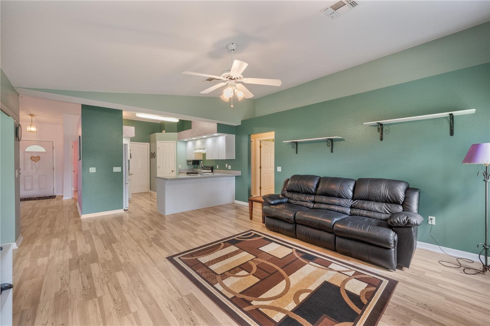 Large Family Room Opens up to lanai with pocket sliders - 1660 GAMEWELL TRL, LAKELAND