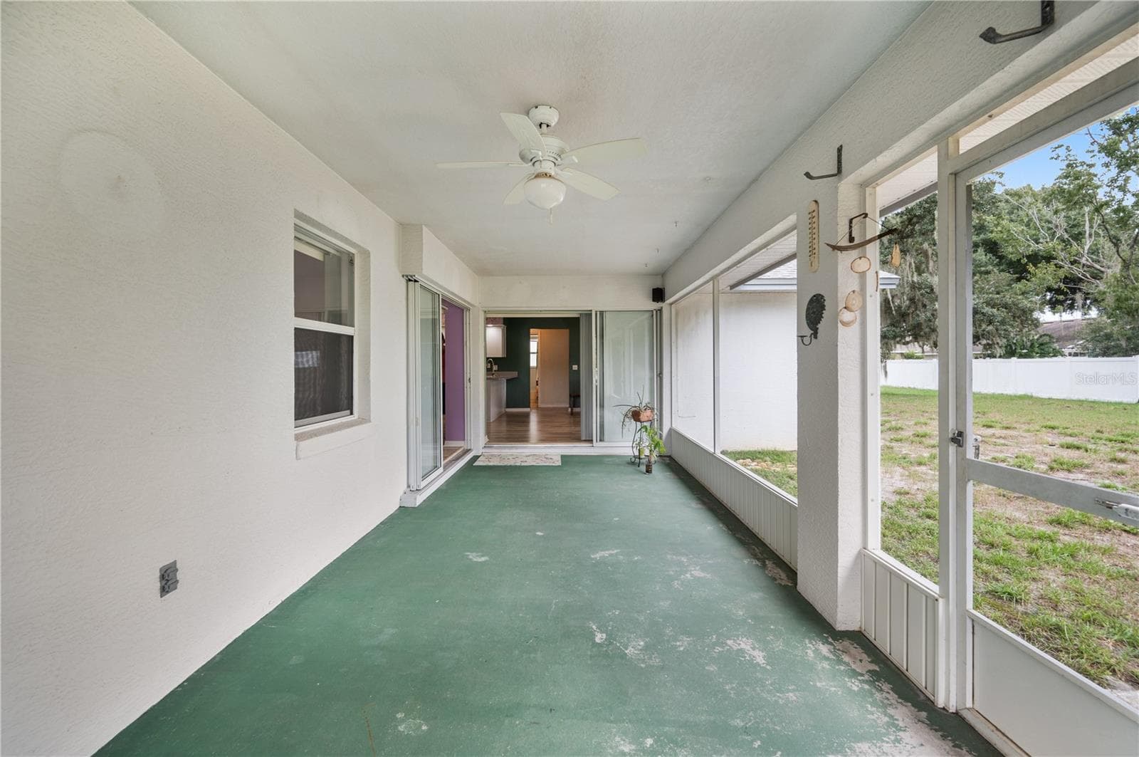 arge screened lanai with plenty of space to stretch out! - 1660 GAMEWELL TRL, LAKELAND