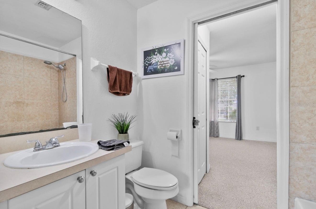 Full bath 2nd floor - 322 CERVANTES DR, KISSIMMEE