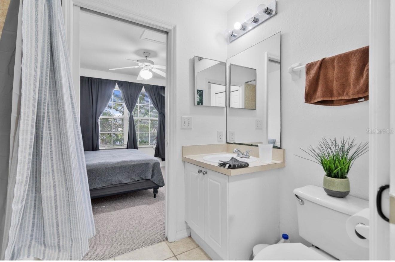 Full bath 2nd floor - 322 CERVANTES DR, KISSIMMEE