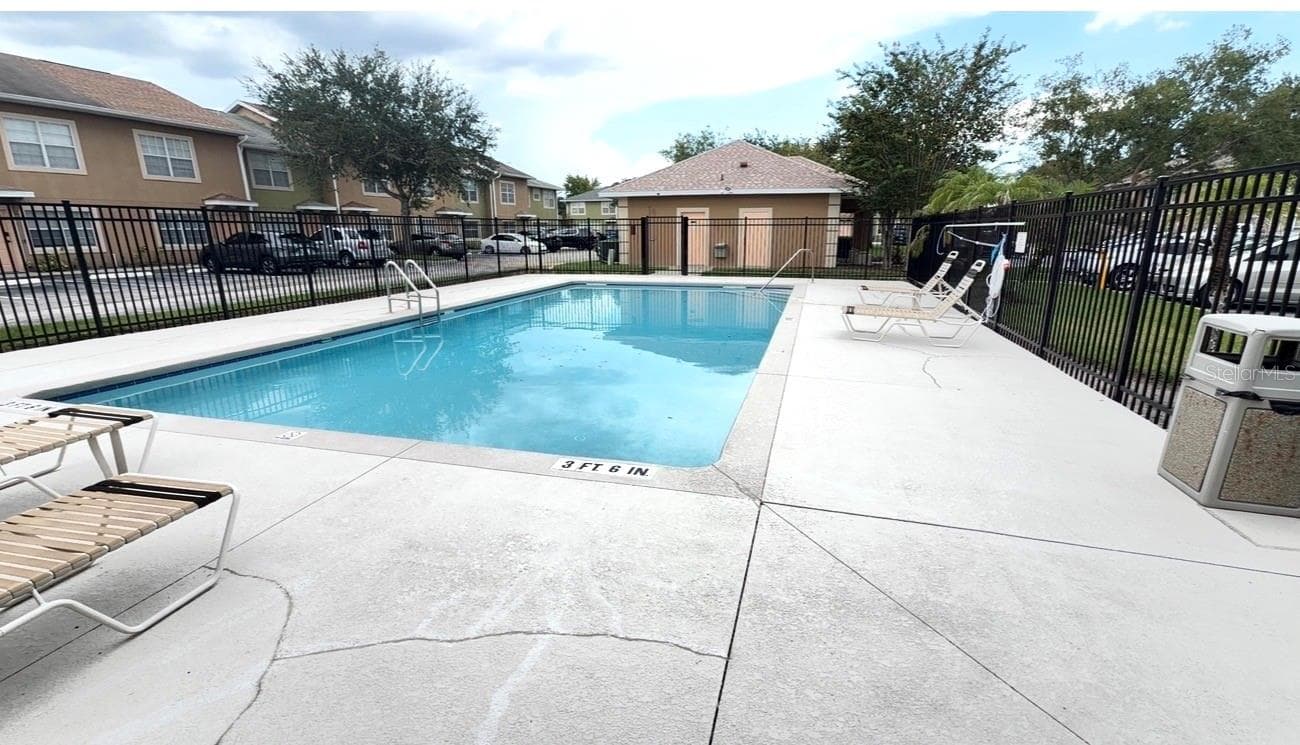 community pool - 322 CERVANTES DR, KISSIMMEE