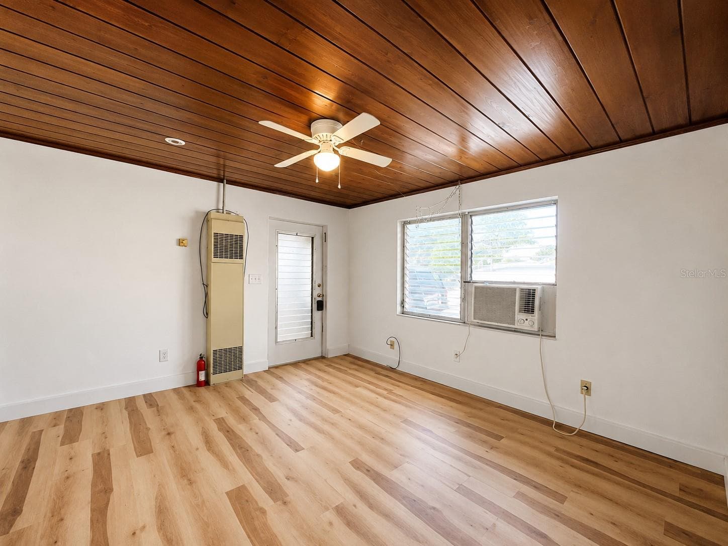 Attached Apartment in Back entrance - 501 AVENUE G SE, WINTER HAVEN