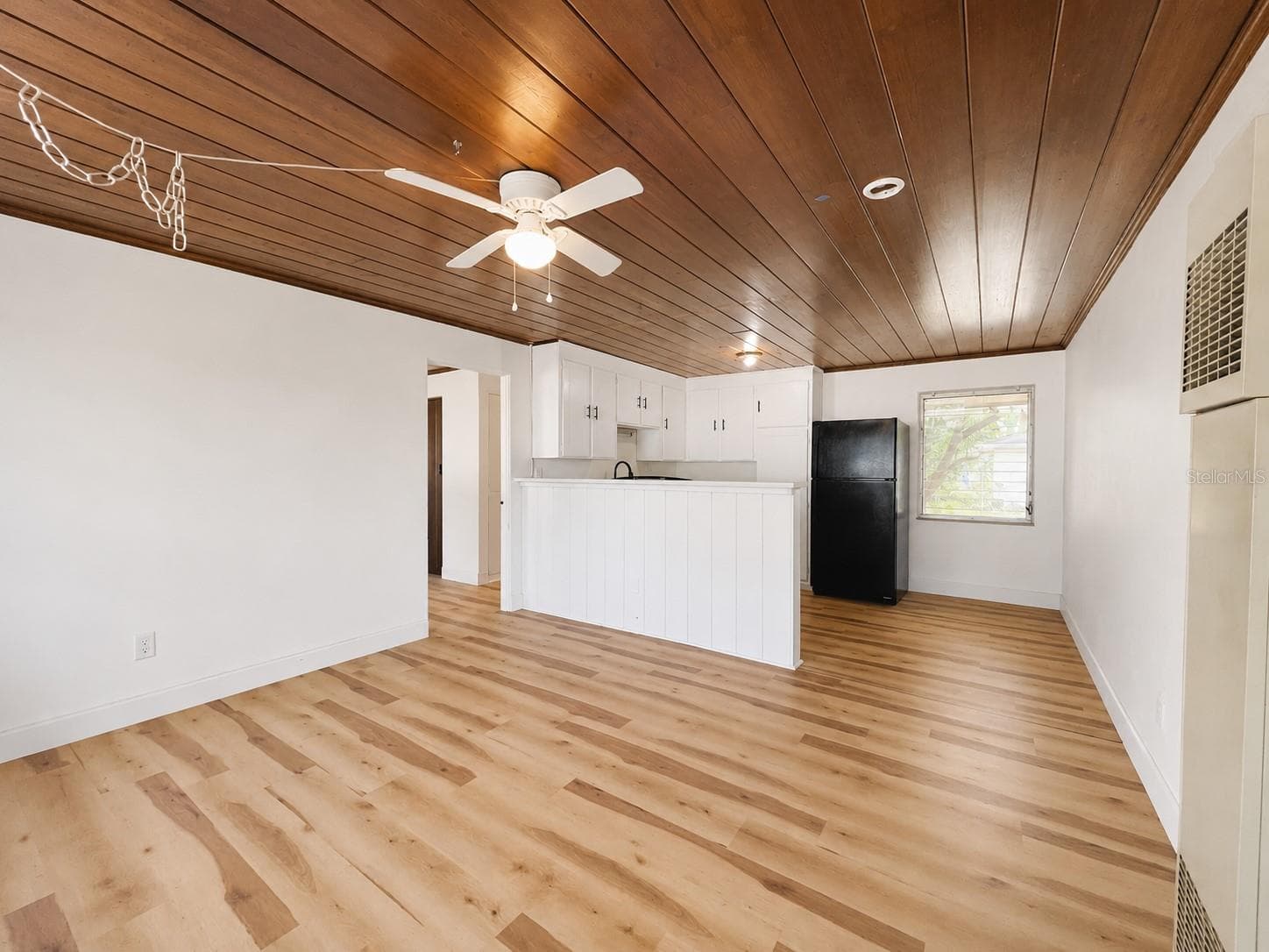 Attached Apartment in Back living room/kitchen - 501 AVENUE G SE, WINTER HAVEN
