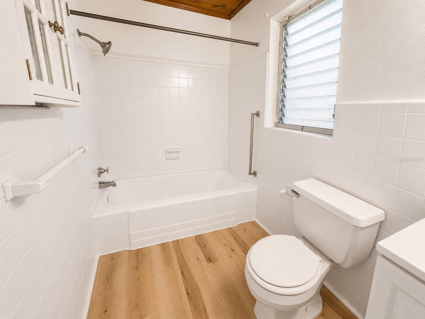 Attached Apartment in Back bathroom - 501 AVENUE G SE, WINTER HAVEN
