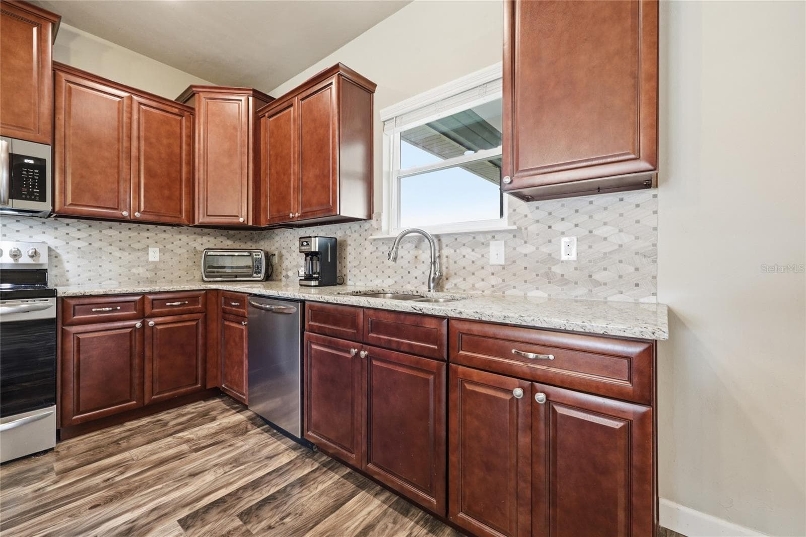 Kitchen view - 22971 NW 6TH LN, NEWBERRY